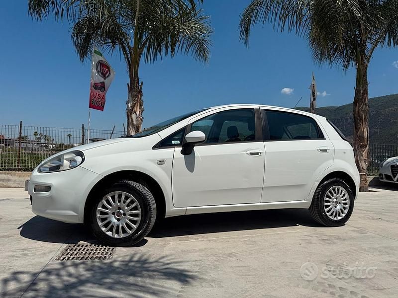Usata Fiat Punto 77 CV (56 kW) 2013 Bianco Utilitaria
