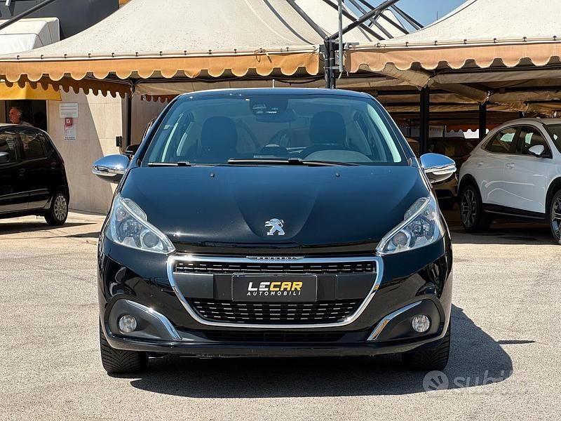 Nero Usata 2018 Peugeot 208 Allure Due volumi | 8900 € (Buon prezzo) - Immagine 1/4