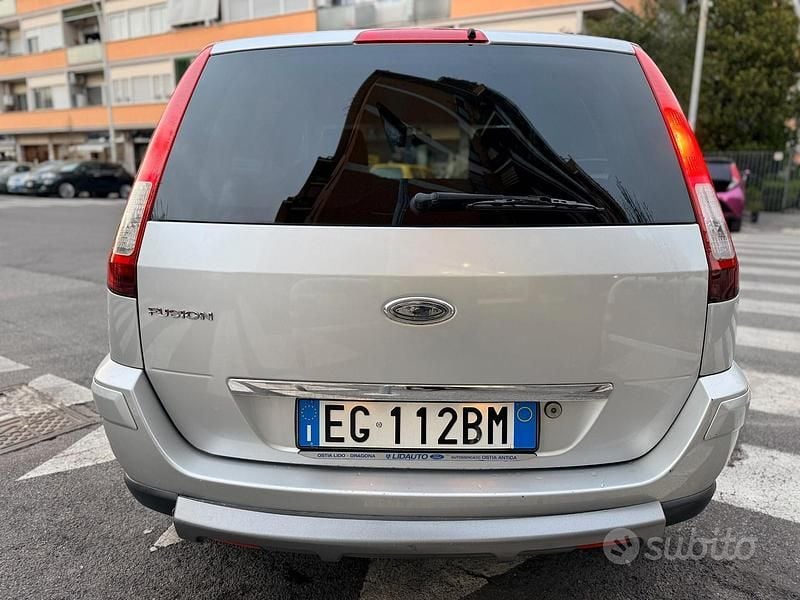 Usata Ford Fusion 80 CV (58 kW) 2011 Grigio Utilitaria