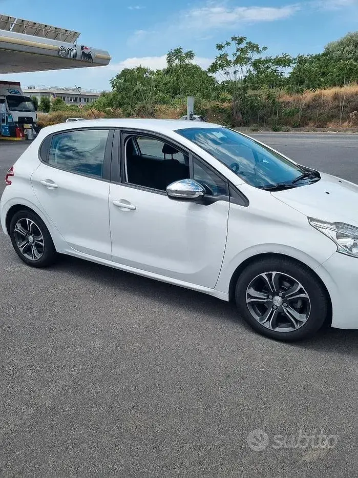 Usata Peugeot 208 82 CV (60 kW) 2014 Bianco Utilitaria