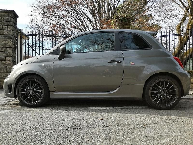 Usata Fiat 500 Abarth 165 CV (121 kW) 2023 Grigio Utilitaria