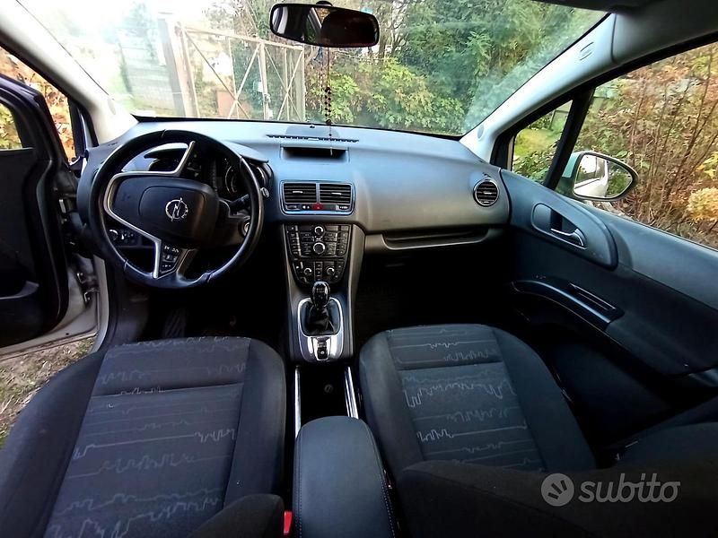 Usata Opel Meriva Cosmo 95 CV (69 kW) 2011 Grigio Monovolume
