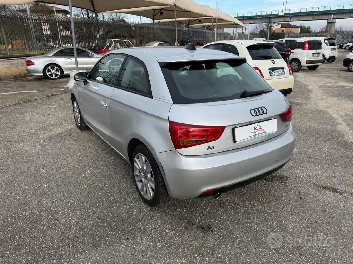 Usata Audi A1 Ambition 105 CV (77 kW) 2011 Grigio Utilitaria