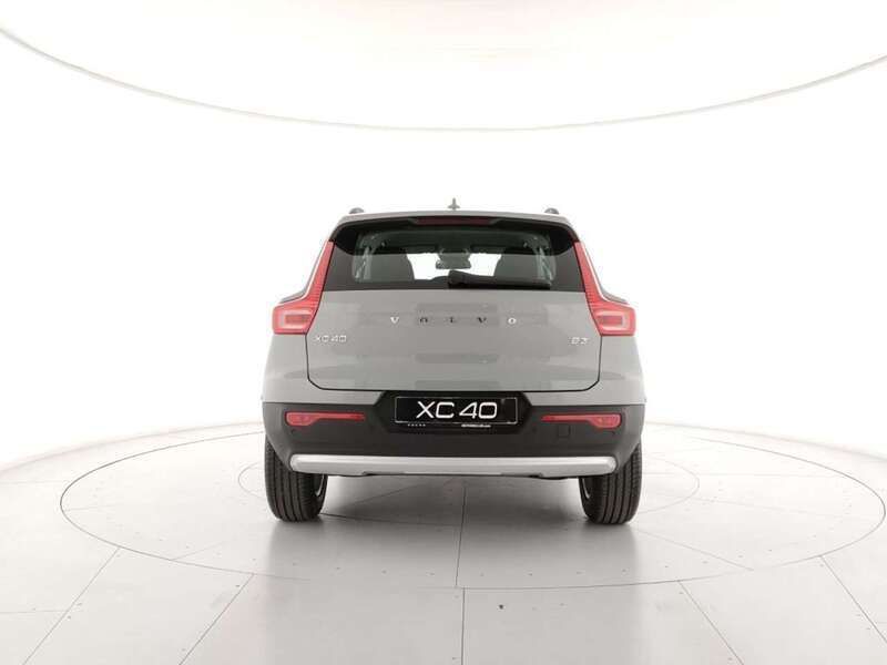 Nuova Volvo XC40 164 CV (120 kW) 2025 Vapour grey SUV