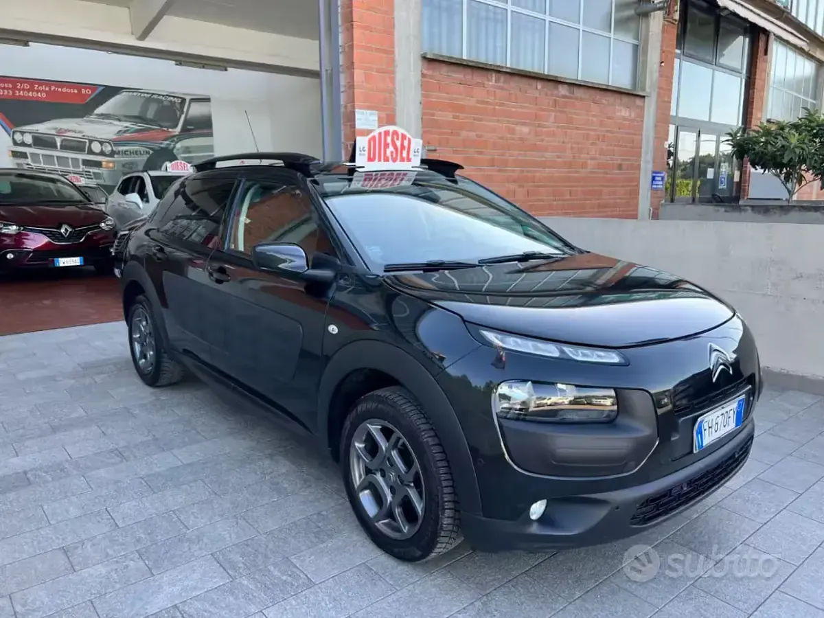 Usata Citroën C4 Shine 99 CV (72 kW) 2017 Nero SUV