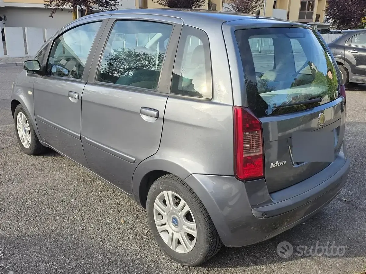 Usata Fiat Idea 95 CV (69 kW) 2004 Grigio Monovolume
