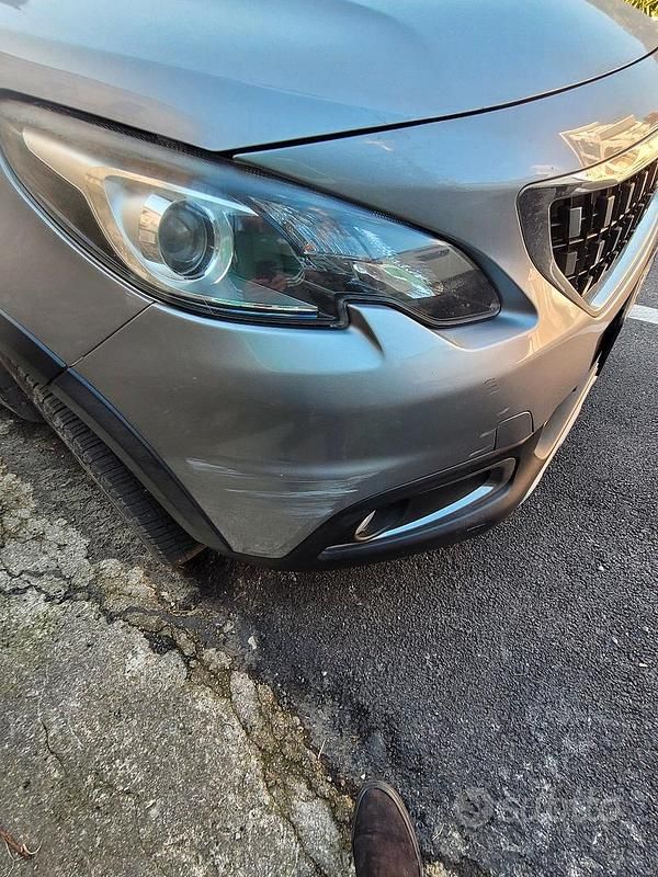 Usata Peugeot 2008 Allure 110 CV (80 kW) 2017 Grigio SUV