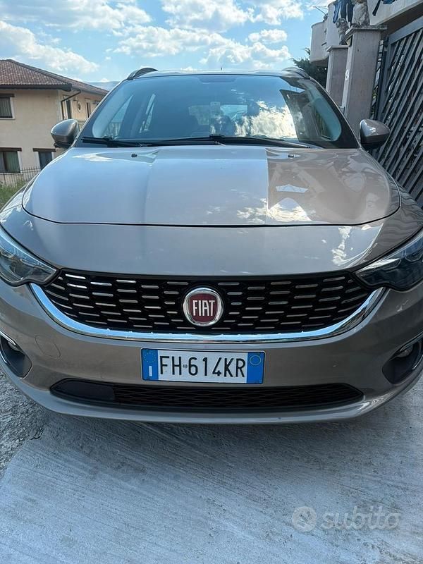 Usata Fiat Tipo 120 CV (88 kW) 2017 Marrone Station wagon