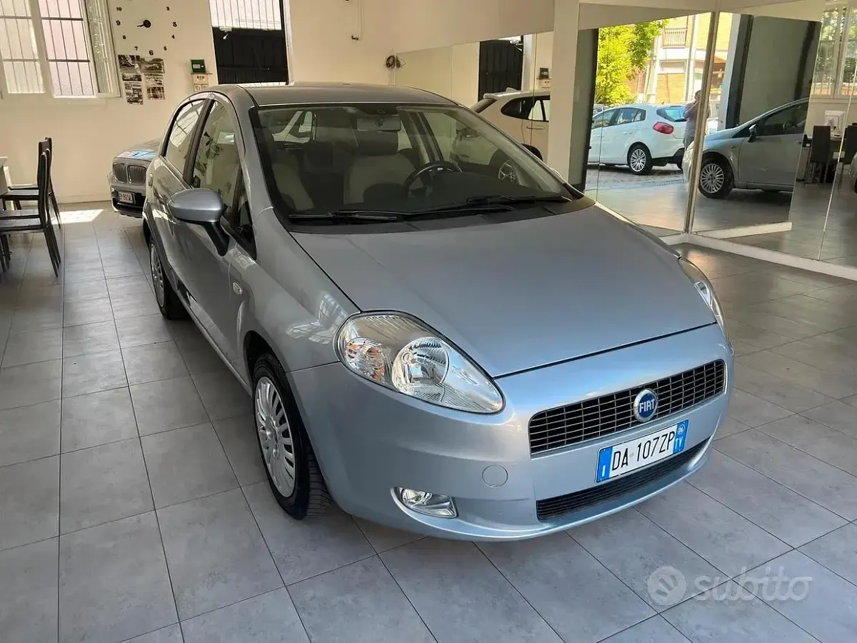 Usata Fiat Grande Punto 77 CV (56 kW) 2006 Grigio Utilitaria