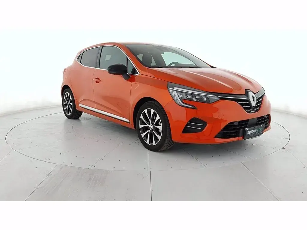 Usata Renault Clio Techno 145 CV (106 kW) 2023 Arancione Utilitaria