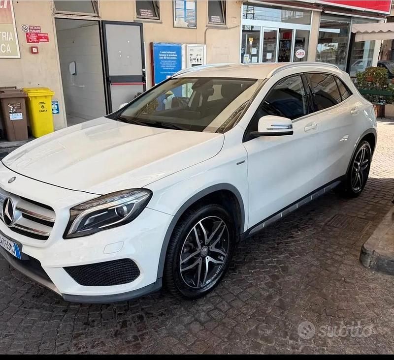Usado Mercedes GLA220 177 CV (130 kW) 2016 Blanco SUV