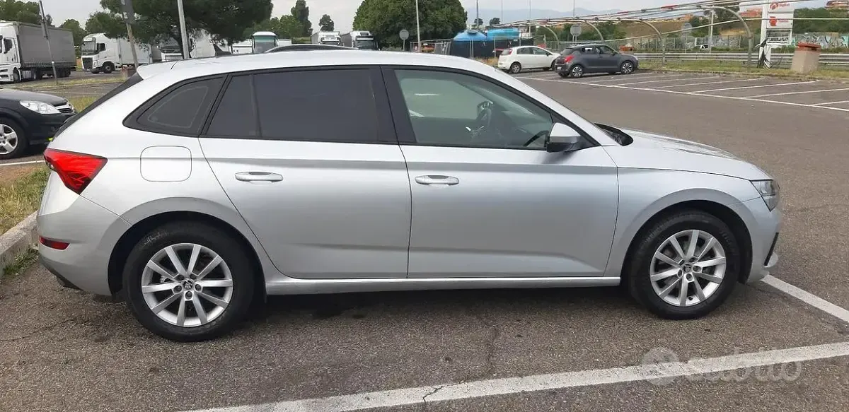 Usata Skoda Scala Ambition 116 CV (85 kW) 2021 Grigio Utilitaria