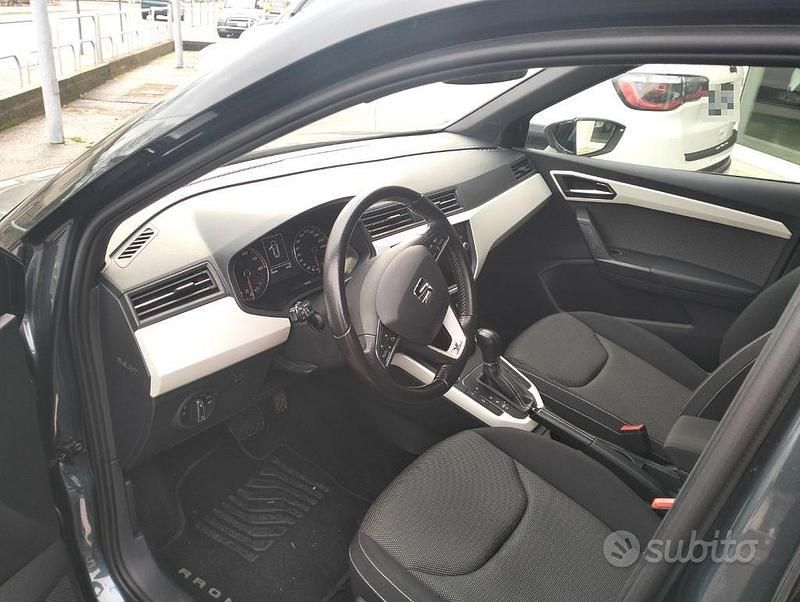 Usado Seat Arona FR 110 CV (80 kW) 2021 Gris SUV