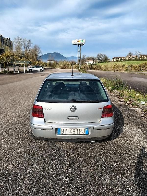 Usata VW Golf IV Highline 115 CV (84 kW) 2001 Grigio Berlina