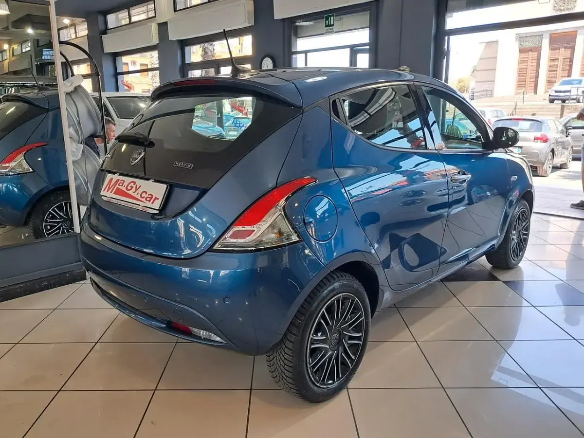 Usata Lancia Ypsilon Gold 69 CV (50 kW) 2022 Blu Utilitaria
