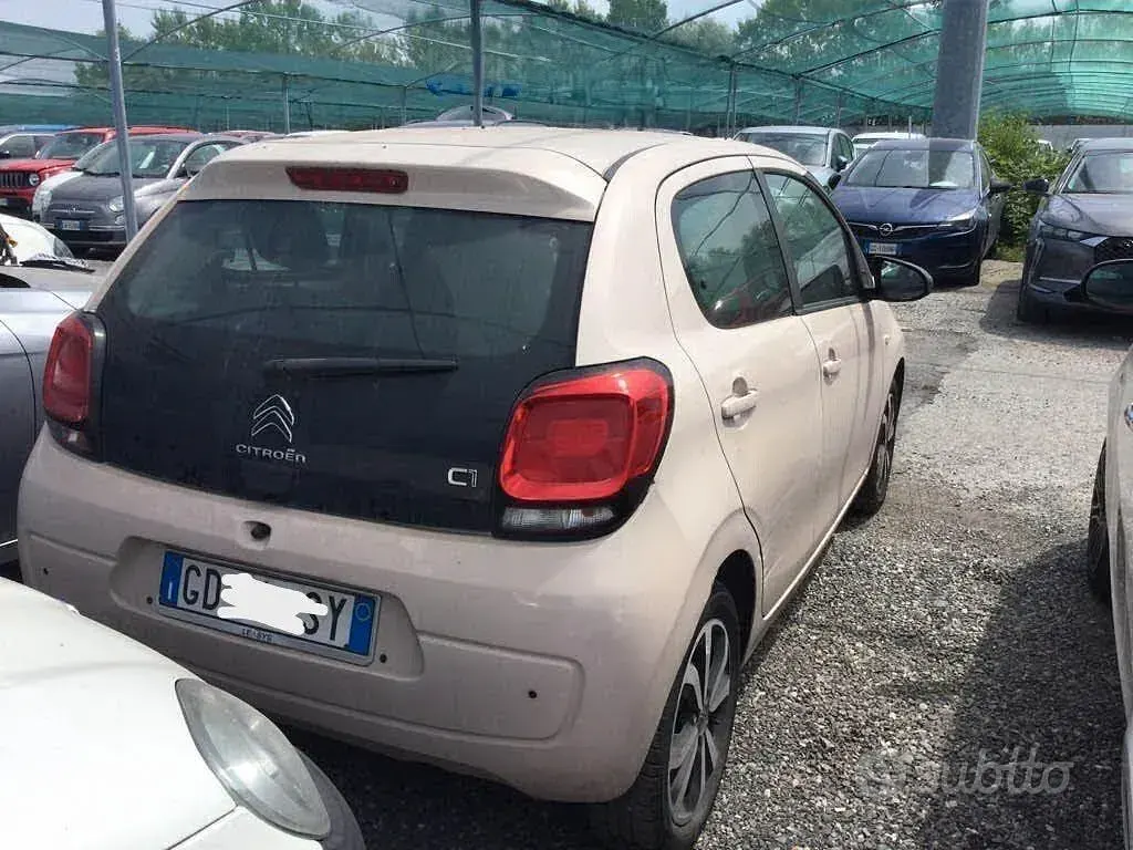 Usata Citroën C1 Shine 72 CV (52 kW) 2021 Beige Utilitaria