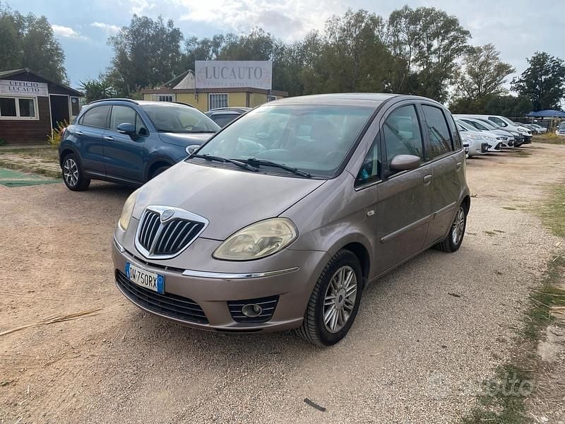 Grigio Usata 2009 Lancia Musa Monovolume | 600 € (Super prezzo) - Immagine 1/4