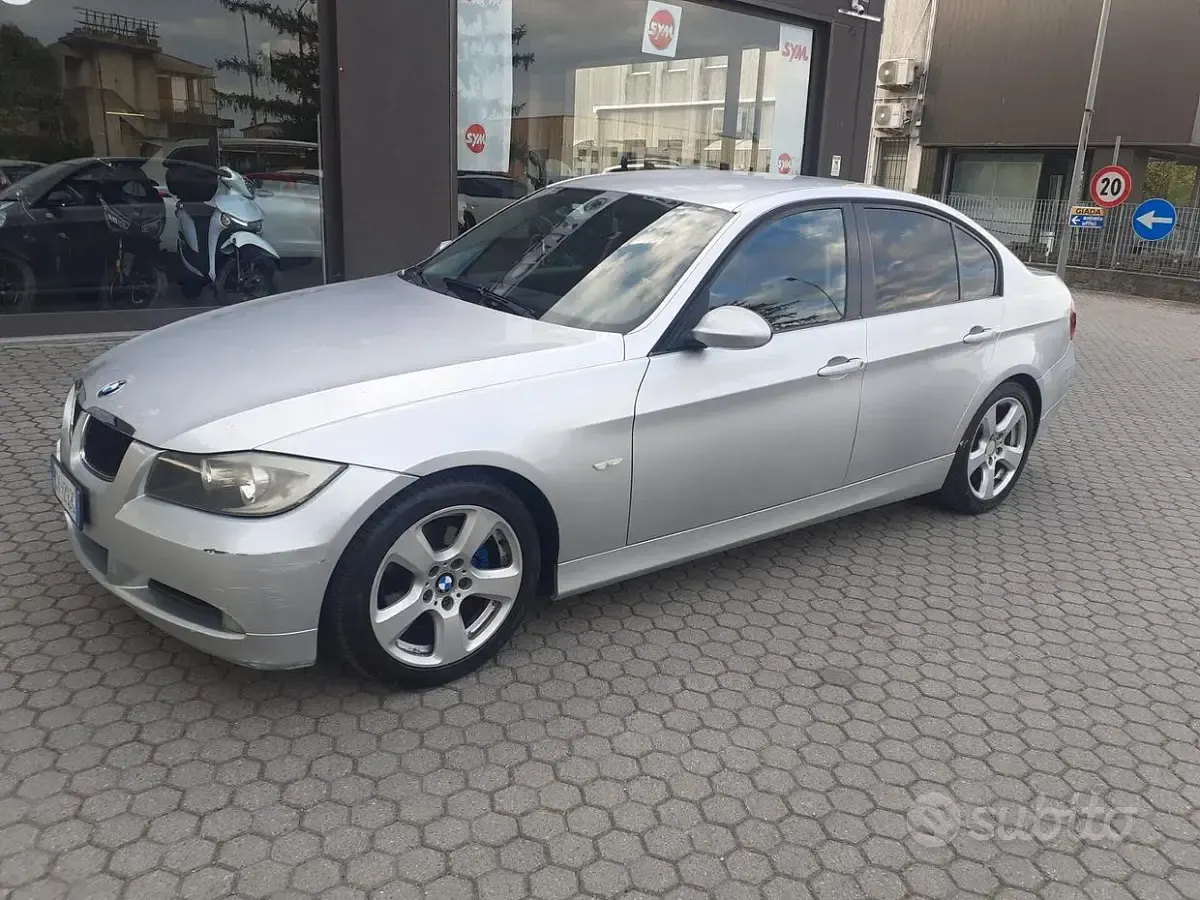 Usado BMW 320 163 CV (119 kW) 2005 Gris Berlina