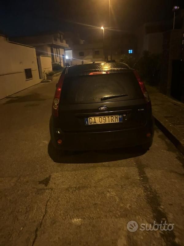 Usata Ford Fiesta 73 CV (53 kW) 2006 Nero Utilitaria