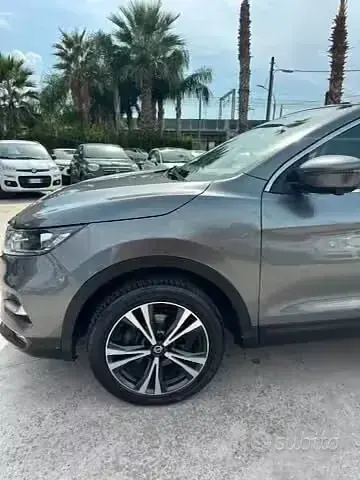 Usata Nissan Qashqai Tekna 131 CV (96 kW) 2019 Grigio SUV