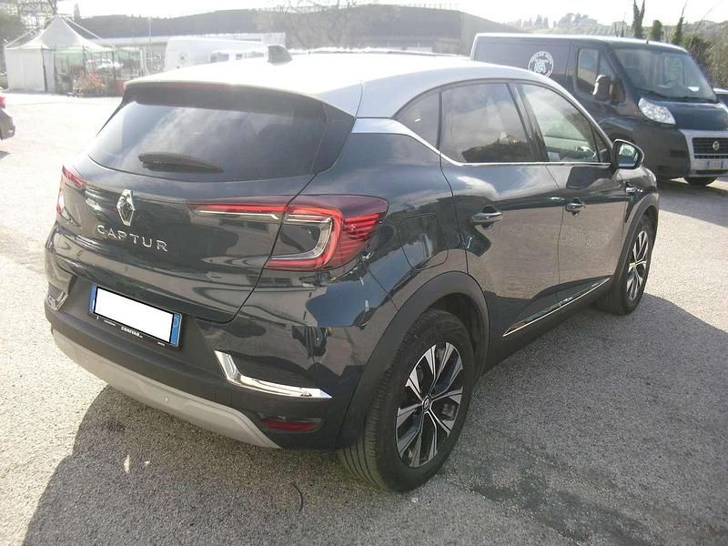 Usata Renault Captur Techno 101 CV (74 kW) 2024 Blu SUV