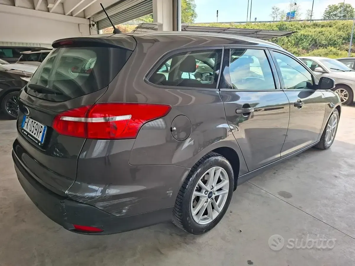 Usata Ford Focus 120 CV (88 kW) 2017 Grigio Station wagon