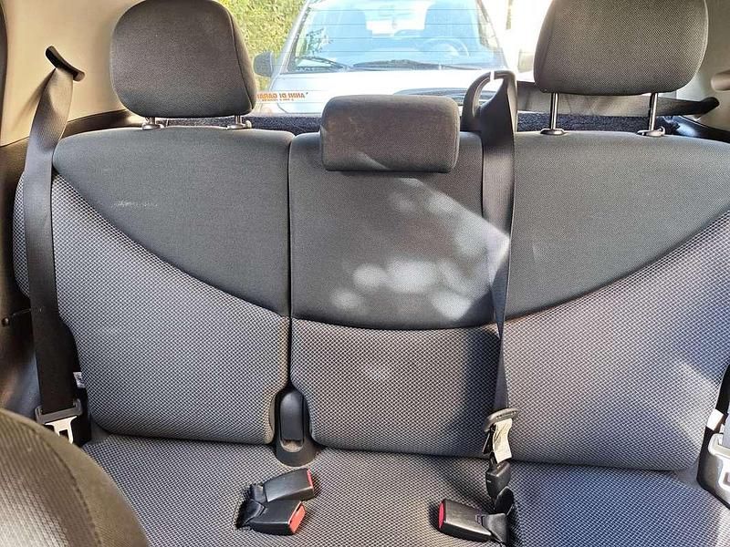 Usata Toyota Yaris Sol 87 CV (63 kW) 2003 Grigio Utilitaria