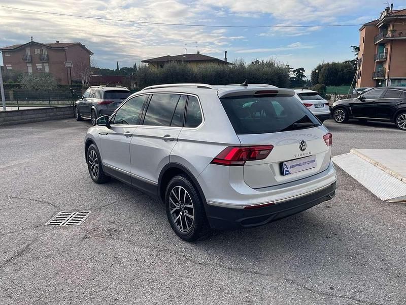 Usata VW Tiguan 122 CV (89 kW) 2022 Argento SUV