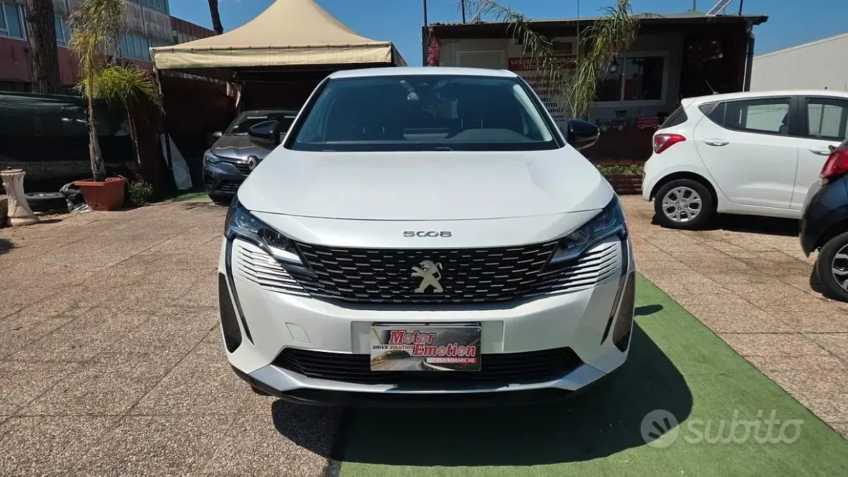 Usata Peugeot 5008 Allure 131 CV (96 kW) 2023 Bianco SUV