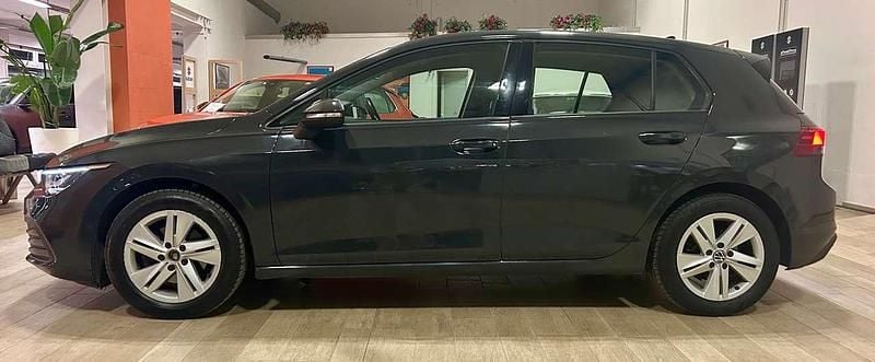 Usata VW Golf VIII Life 131 CV (96 kW) 2021 Grigio Berlina