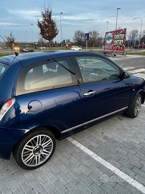 Usata Lancia Ypsilon 75 CV (55 kW) 2008 Blu Utilitaria
