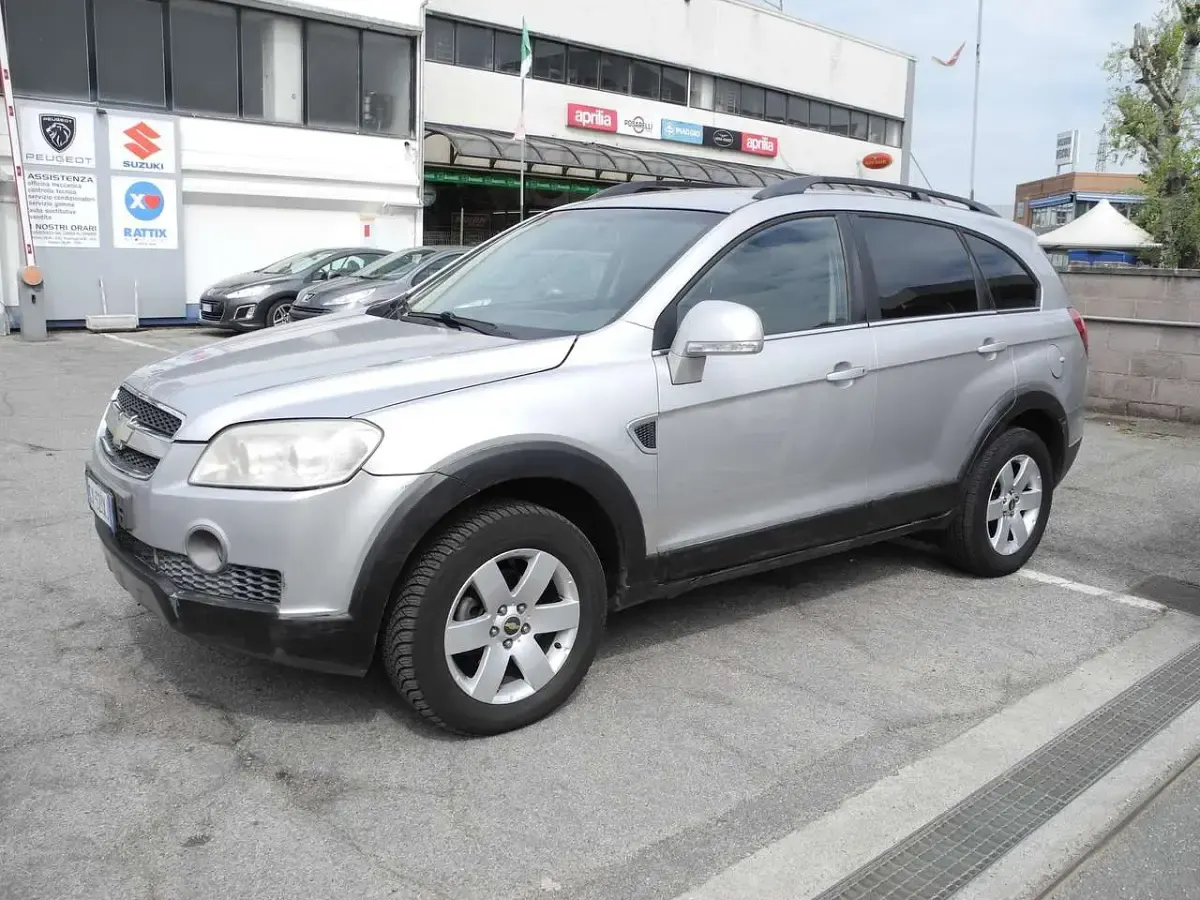 Usata Chevrolet Captiva 150 CV (110 kW) 2007 Grigio SUV
