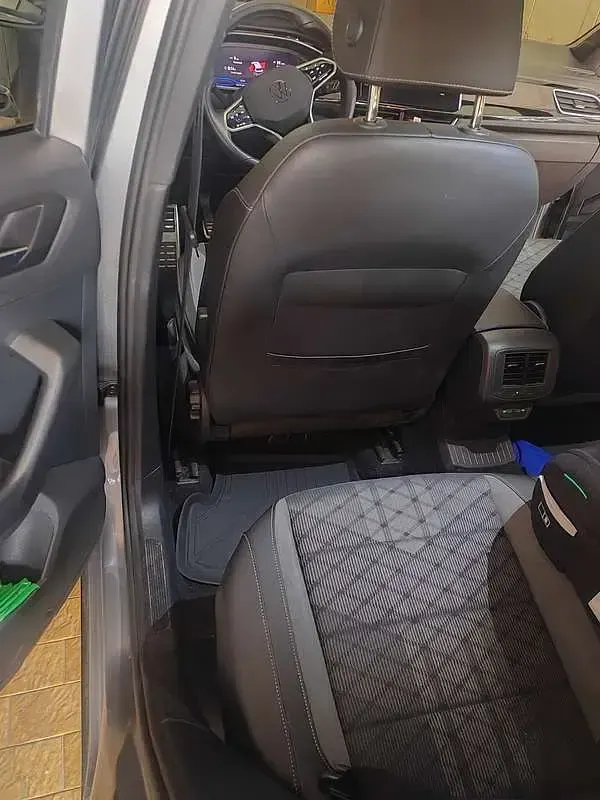 Usata VW T-Roc R-line 116 CV (85 kW) 2023 Grigio SUV