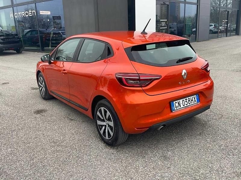 Usata Renault Clio V Equilibre 101 CV (74 kW) 2023 Arancione Utilitaria