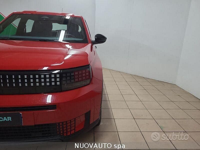 Usata Fiat Grande Panda Red 82 kW (112 CV) 2025 Rosso Utilitaria