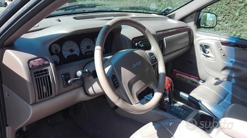 Usata Jeep Grand Cherokee 140 CV (102 kW) 2001 Nero SUV