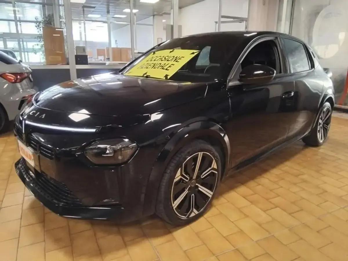 Usata Lancia Ypsilon 101 CV (74 kW) 2025 Nero ardesia / metallizzato Utilitaria