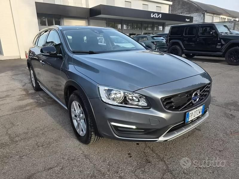 Usata Volvo V60 CC Pro 149 CV (109 kW) 2018 Grigio Station wagon