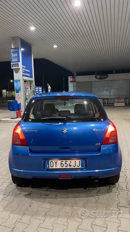Usata Suzuki Swift 92 CV (67 kW) 2010 Blu Utilitaria