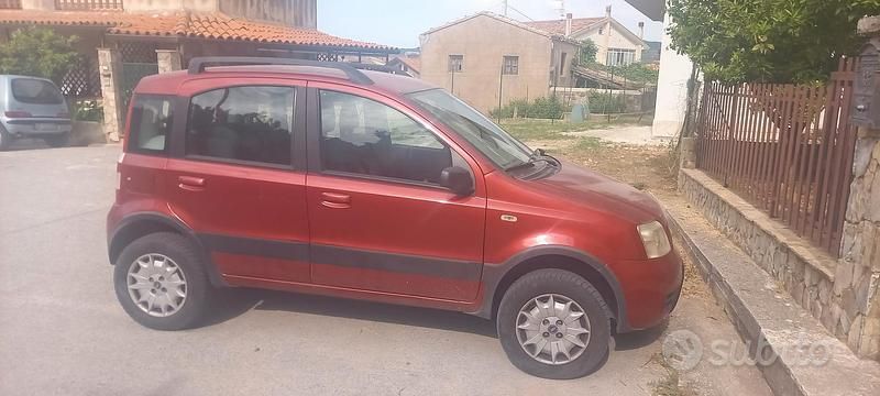 Usata 2004 Fiat Panda 4x4 Due volumi | 3700 € (Super prezzo) - Immagine 1/2