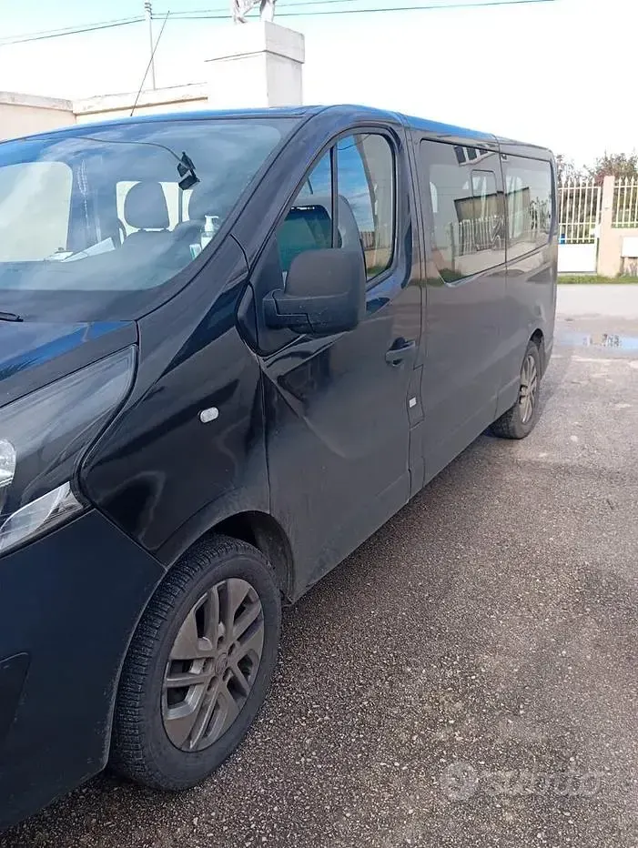 Usata Opel Vivaro 125 CV (91 kW) 2018 Nero Monovolume