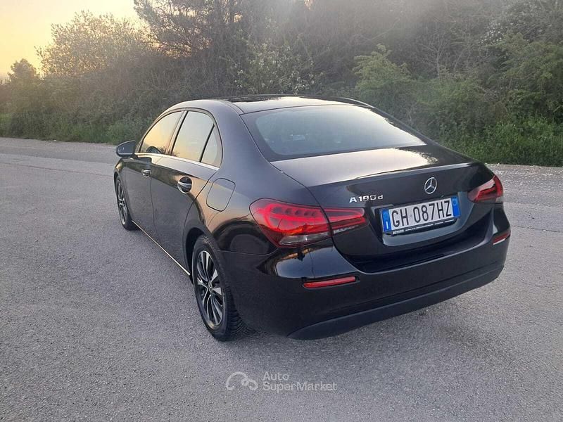 Usata Mercedes A180 Business 116 CV (85 kW) 2021 Nero Berlina