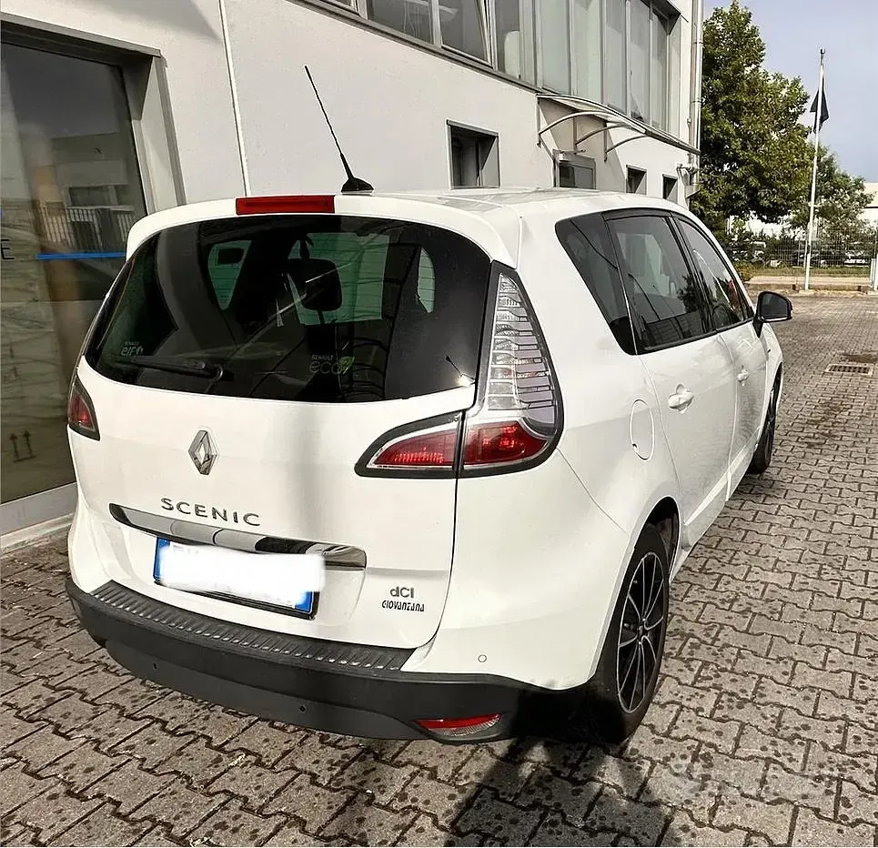 Usata Renault Scenic E-Tech 150 CV (110 kW) 2014 Bianco Monovolume