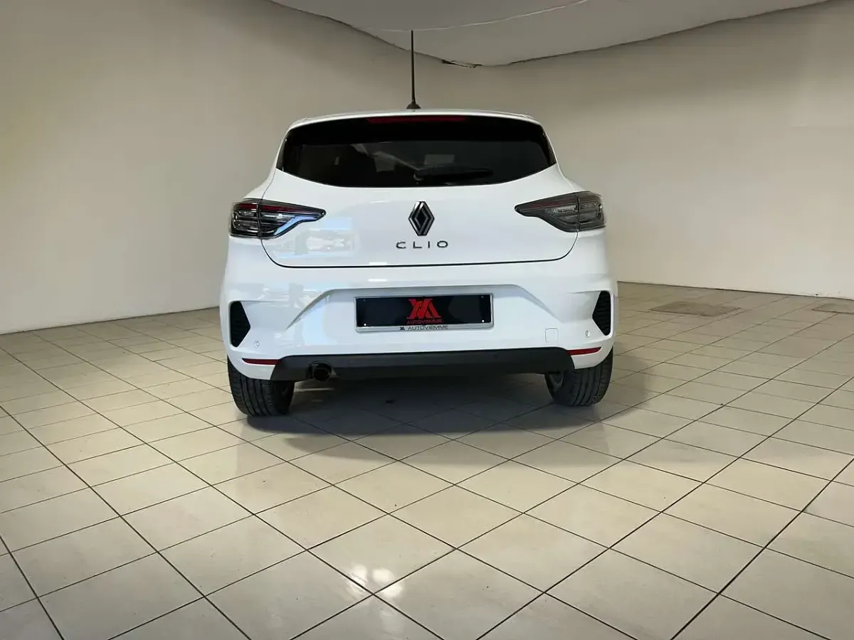 Usata Renault Clio V 92 CV (67 kW) 2025 Bianco Berlina