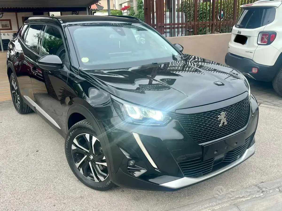 Usata Peugeot 2008 Allure 131 CV (96 kW) 2022 Nero SUV