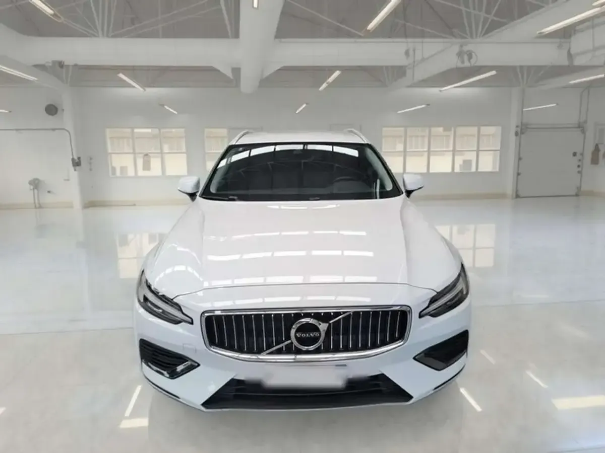 Usata Volvo V60 Inscription 253 CV (186 kW) 2021 Bianco Station wagon