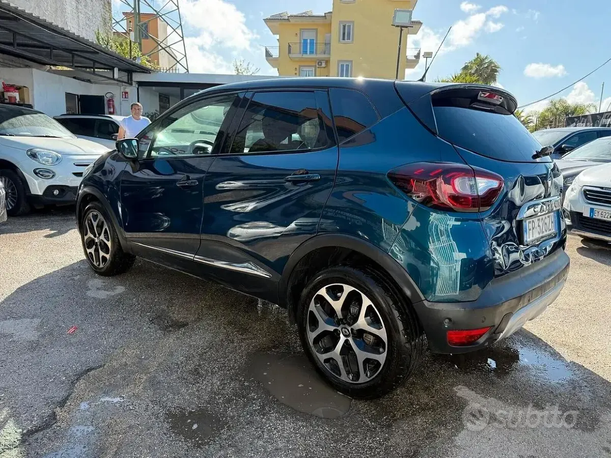 Usata Renault Captur LE 110 CV (80 kW) 2018 Verde SUV