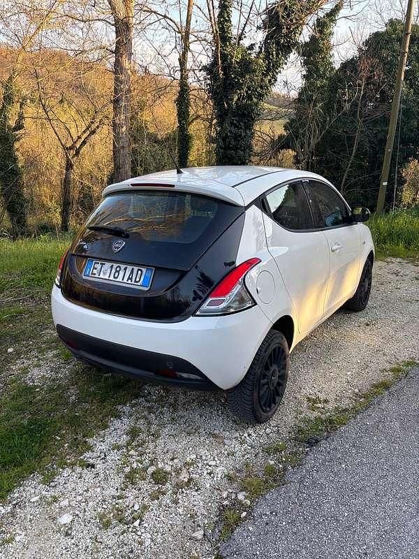 Usata Lancia Ypsilon 80 CV (58 kW) 2013 Utilitaria