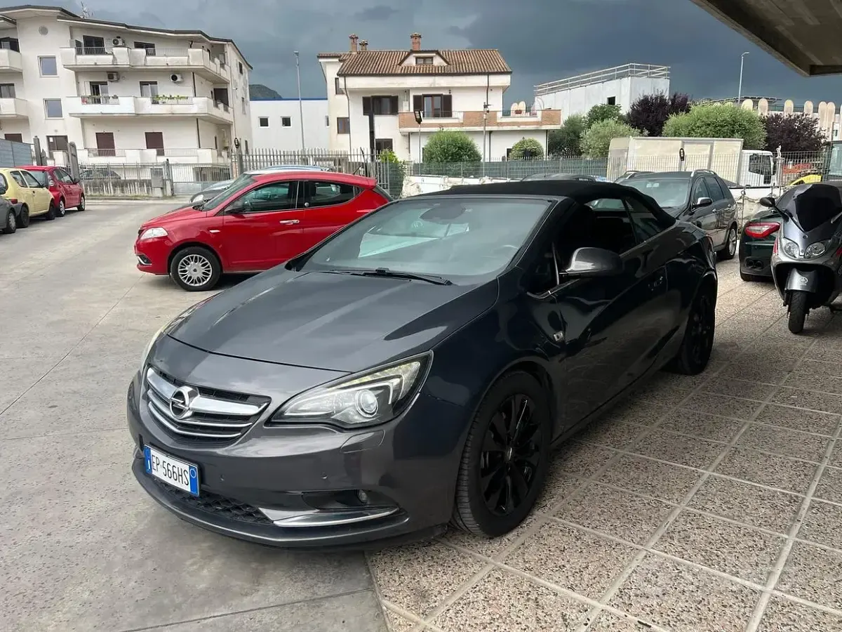 Usata Opel Cascada Cosmo 165 CV (121 kW) 2013 Grigio Cabrio