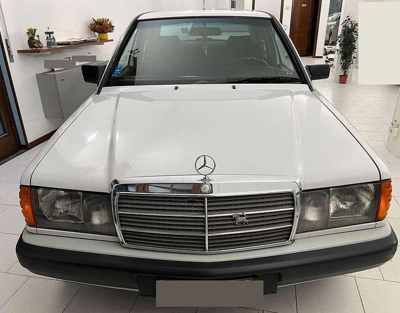 Usata Mercedes 190 105 CV (77 kW) 1992 Bianco Berlina